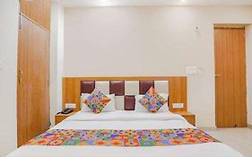 Fabhotel Royal Stay I